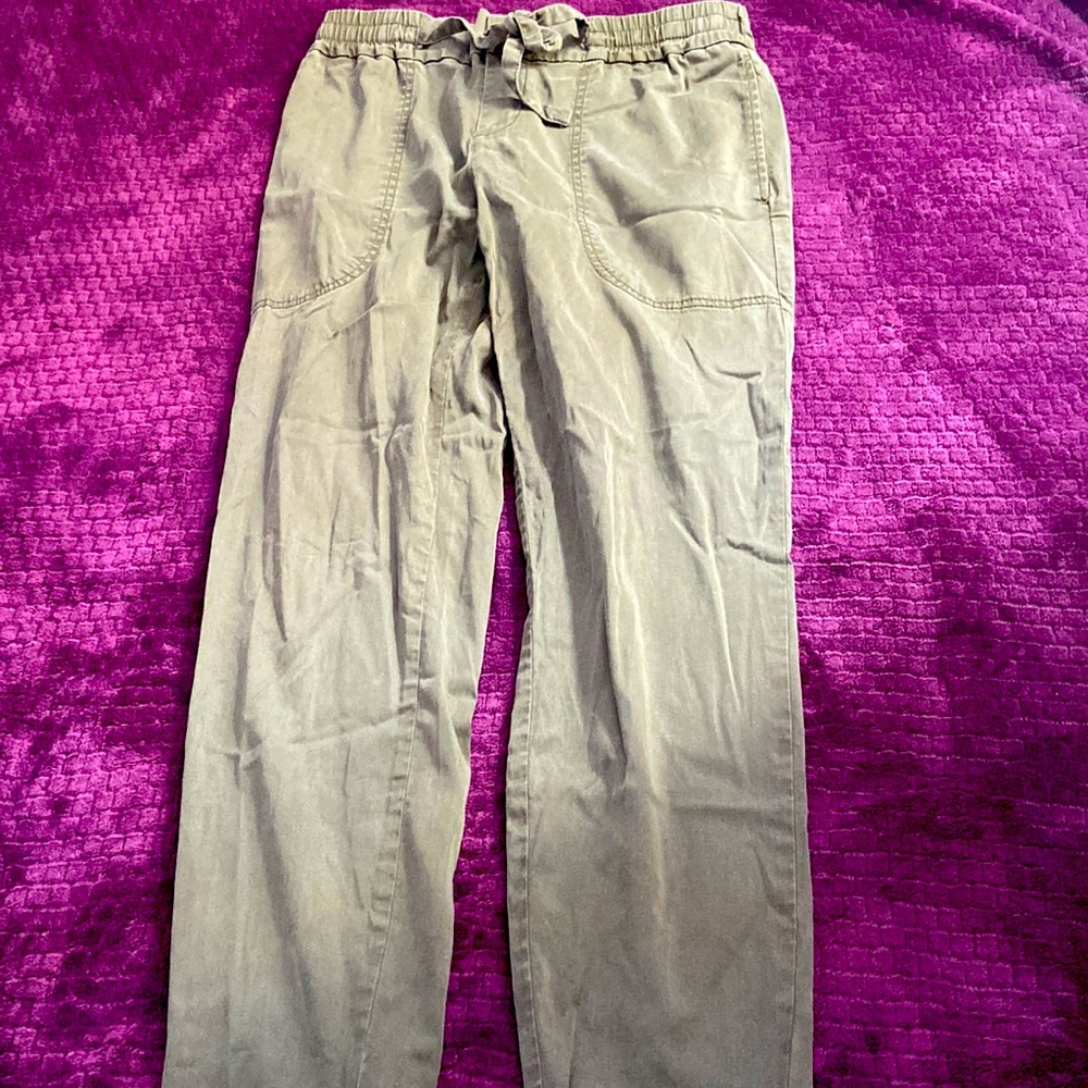 Lou & Grey green tie leggings